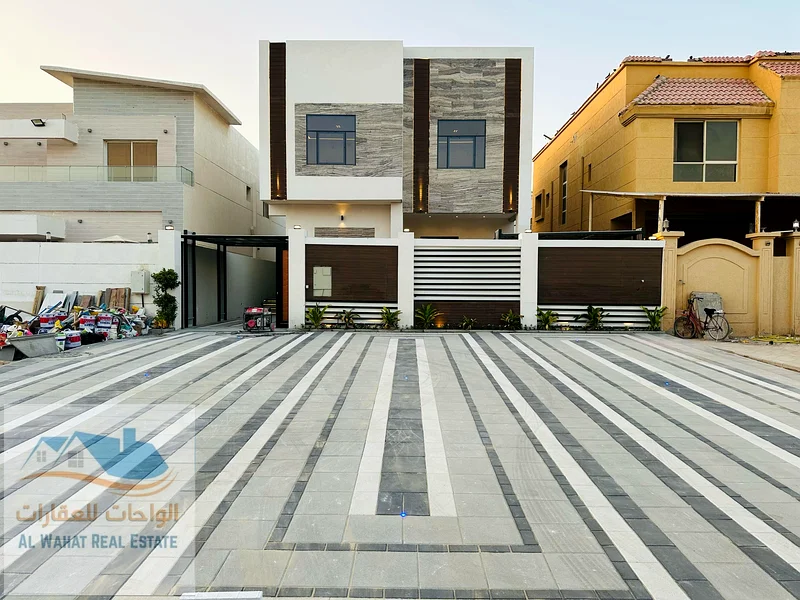 فيلا حديثة للبيع في المويحات 1، 6 غرف نوم + ملحق، موقع ممتاز خلف نستو، لم تسكن من قبل، تشطيبات فاخرة، مكيف سبليت، السعر 1,880,00063869060496385111