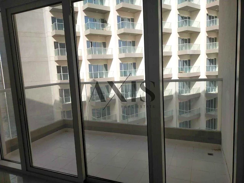 Unfurnished I 1BR Apt I Pool View64005440100482114