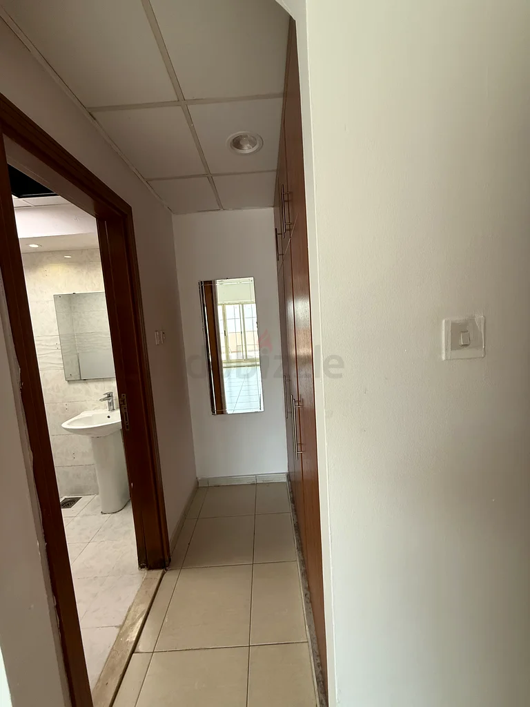 غرفة واسعة مع حمام داخلي وشرفة كبيرة في تيكوم63401987472770112