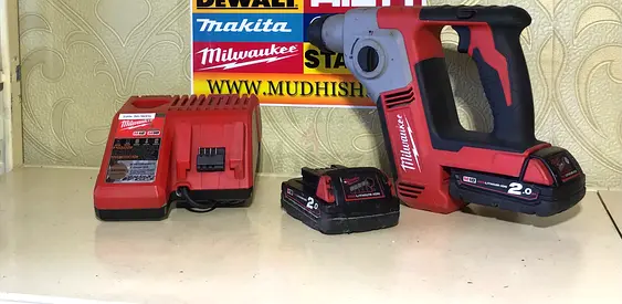MILWAUKEE M18 CORDLESS HAMMER DRILL