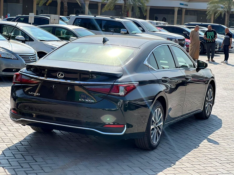 Lexus ES300h 2023 Black GCC Clean Car63406917663106112
