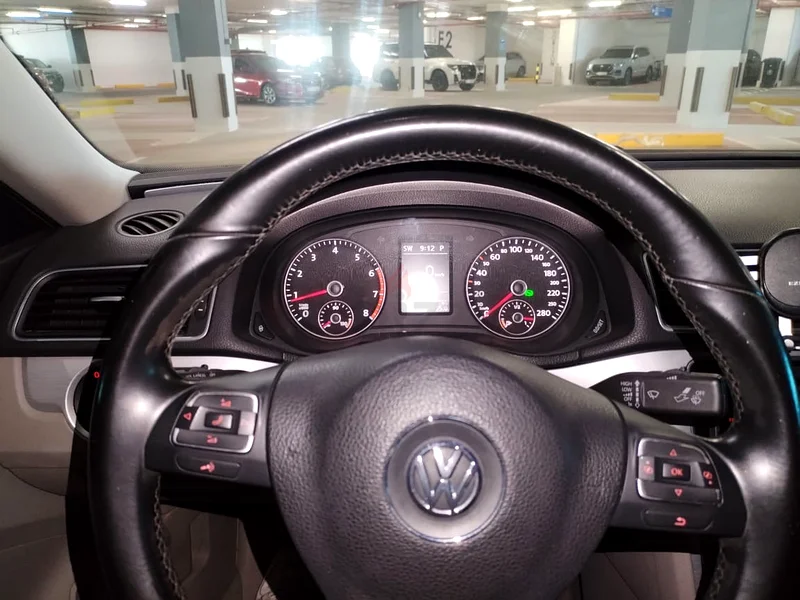 Volkswagen Passat 2012 excellent condition63398568139651111