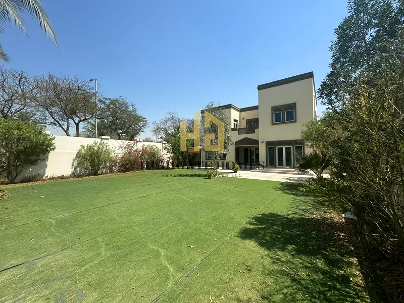 Vacant | Corner Plot | Huge Garden | Prime Loc63921718315139111