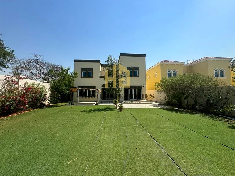 Vacant | Corner Plot | Huge Garden | Prime Loc63921718315139110