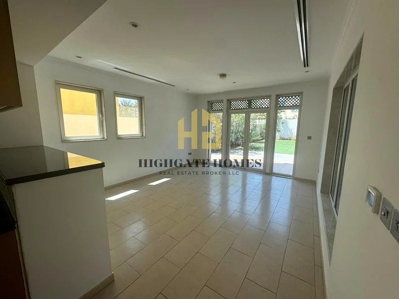 Vacant | Corner Plot | Huge Garden | Prime Loc63921718315139113