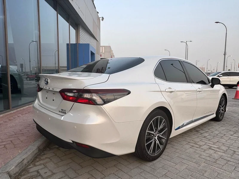 Toyota Camry Hybrid63401308748802112