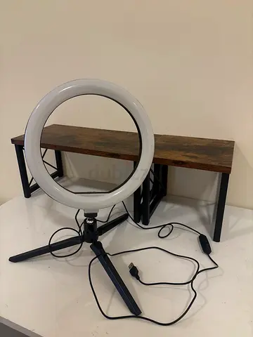 Led ring light with tripod stand