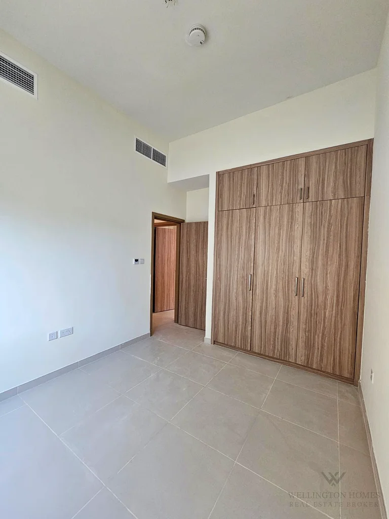 Single row|beside pool and park|4cheques63493772084354112