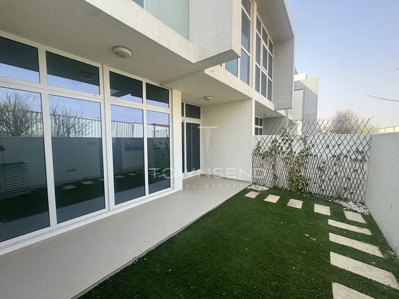 Single Row | Unfurnished | Vacant64002890652546110