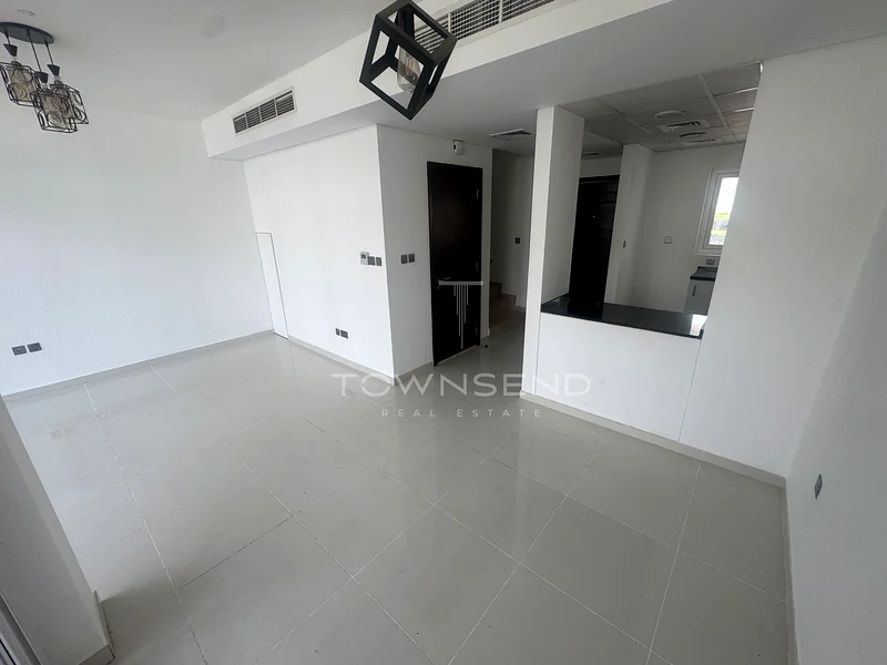 Single Row | Unfurnished | Vacant64002890652546114