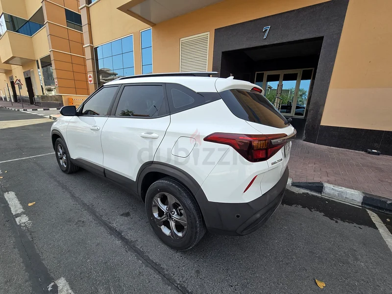 Very clean kia seltos white colour63398622933762112