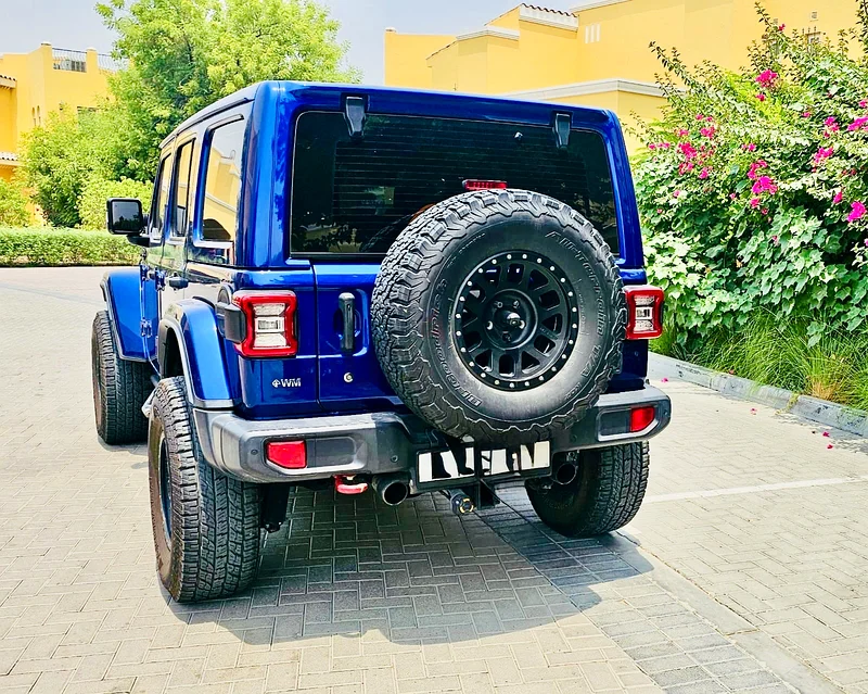 GCC - Lady Driven - No Desert - Clean Car63398597307266112