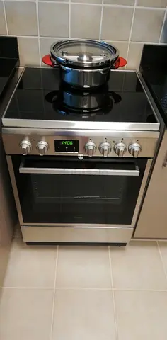 Whairpool 4 Ceramic Hubs Electric Cooker stove 60x60cm