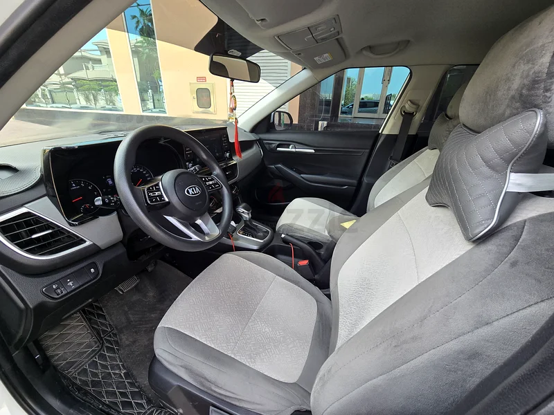 Very clean kia seltos white colour63398622933762113