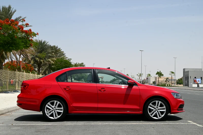 ACCIDENT FREE - VOLKSWAGEN JETTA TRENDLINE  2015 - 2.5L V4 FWD - GCC SPECS63398576968449114