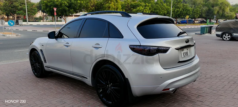 إنفيني QX70 2017 حالة ممتازة63398553822595112