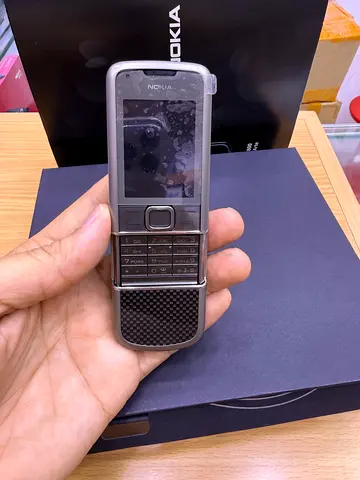 Classic Nokia Feature Phone - Timeless Style!