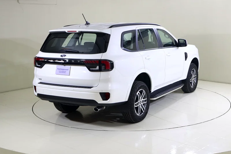 EVEREST XLT 4WD @ AL TAYER MOTORS PRE-OWNED COMPLEX AL QUOZE.63399876605315111