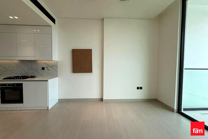 طابق عالي جاهز للانتقال تخطيط داخلي واسع63785792884739113