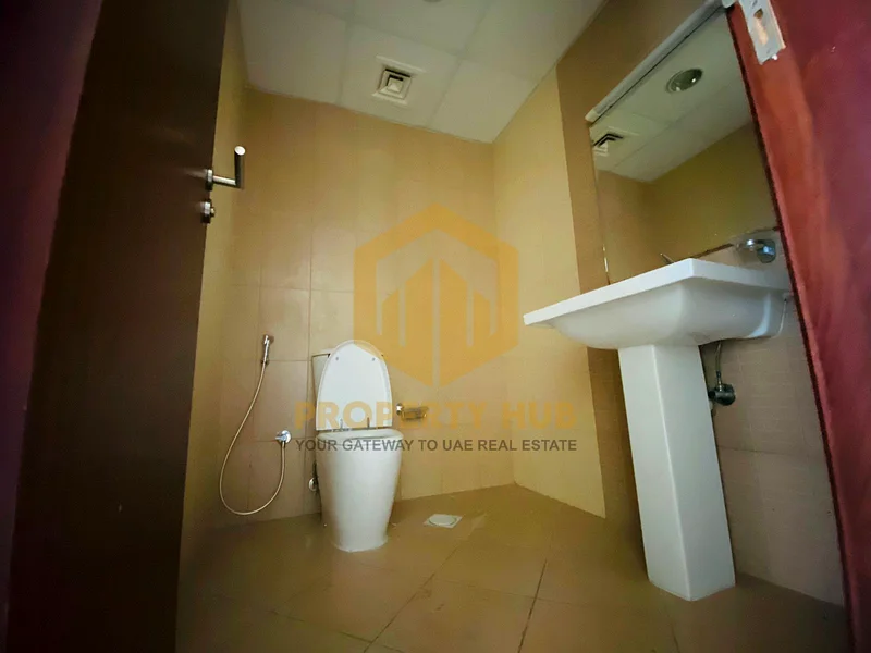 شقة حديثة بثلاث غرف نوم في أبراج عجمان63890250655107111