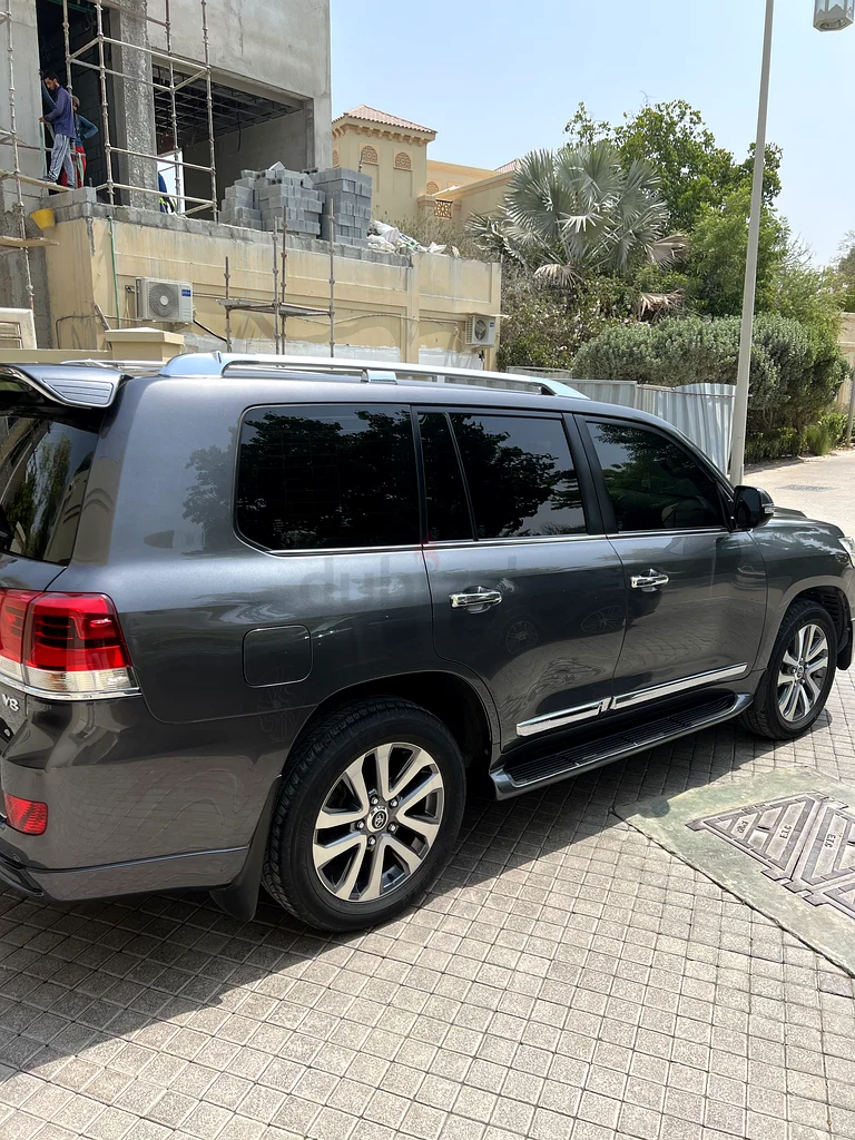 Toyota Land Cruiser 4.6L V8 201663399947764994112
