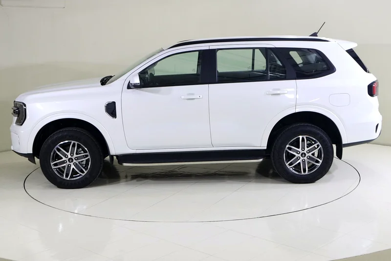 EVEREST XLT 4WD @ AL TAYER MOTORS PRE-OWNED COMPLEX AL QUOZE.63399876605315113