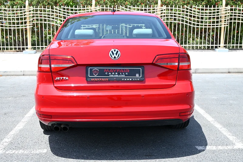 ACCIDENT FREE - VOLKSWAGEN JETTA TRENDLINE  2015 - 2.5L V4 FWD - GCC SPECS63398576968449113