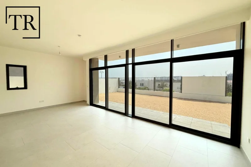 Community View | Single Row | Middle | Pvt. Garden63762701946497112
