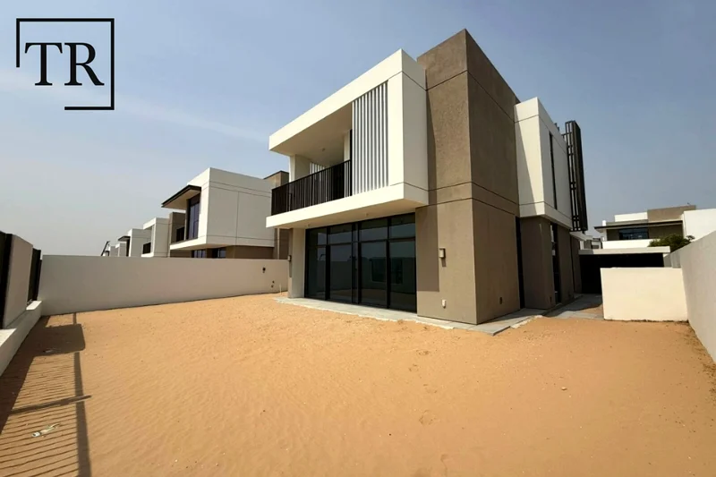 Community View | Single Row | Middle | Pvt. Garden63762701946497110