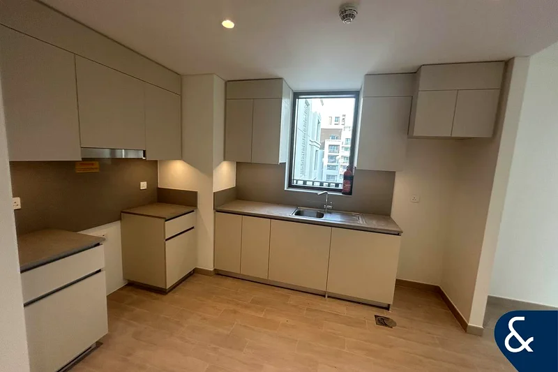 One Bedroom | Canal View | Corner |64024295236737112