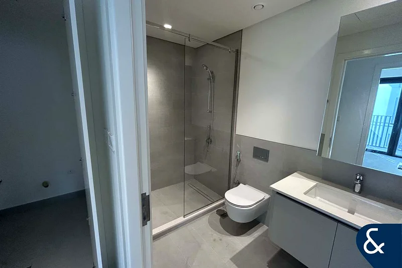 One Bedroom | Canal View | Corner |64024295236737114