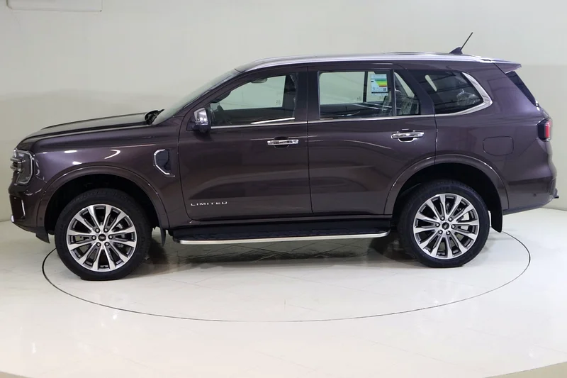 EVEREST LIMITED @ AL TAYER MOTORS PRE-OWNED SHOWROOM COMPLEX, AL QUOZE.63398658067971114