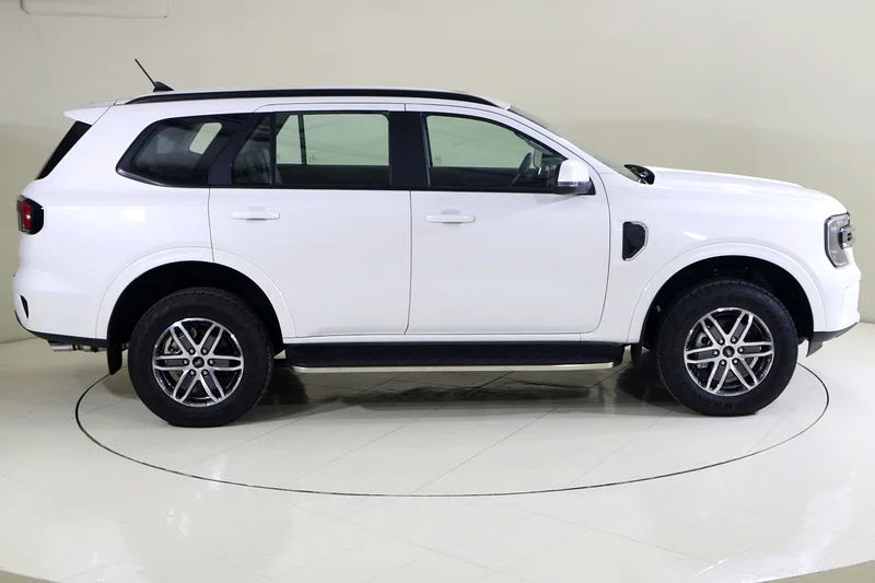 EVEREST XLT 4WD @ AL TAYER MOTORS PRE-OWNED COMPLEX AL QUOZE.63399876605315112