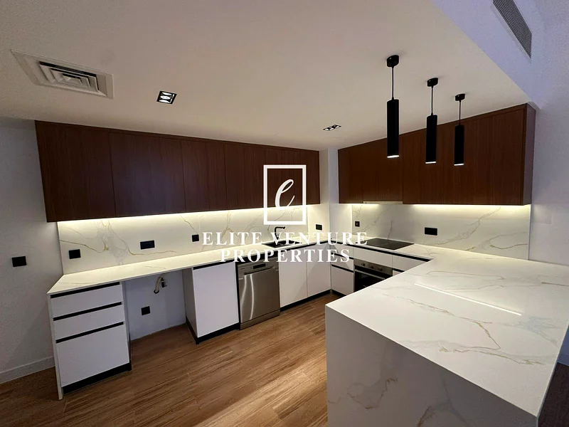 VACANT| FULLY UPGRADED | PRIME LOCATION63982173495681112