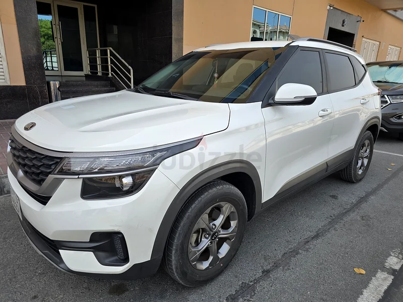 Very clean kia seltos white colour63398622933762111