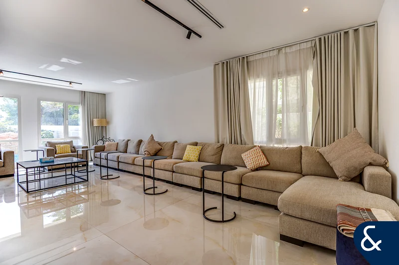 Pool | Upgraded | Type 6 | Vacant | Skyline63917283683971113