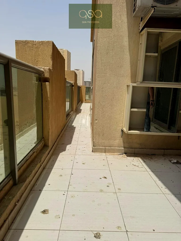 شقة واسعة مكونة من غرفتي نوم في البوديوم مع موقف سيارات متوفرة للإيجار في برج باراديس ليك B6، إمارات سيتي، عجمان.63712151710722114