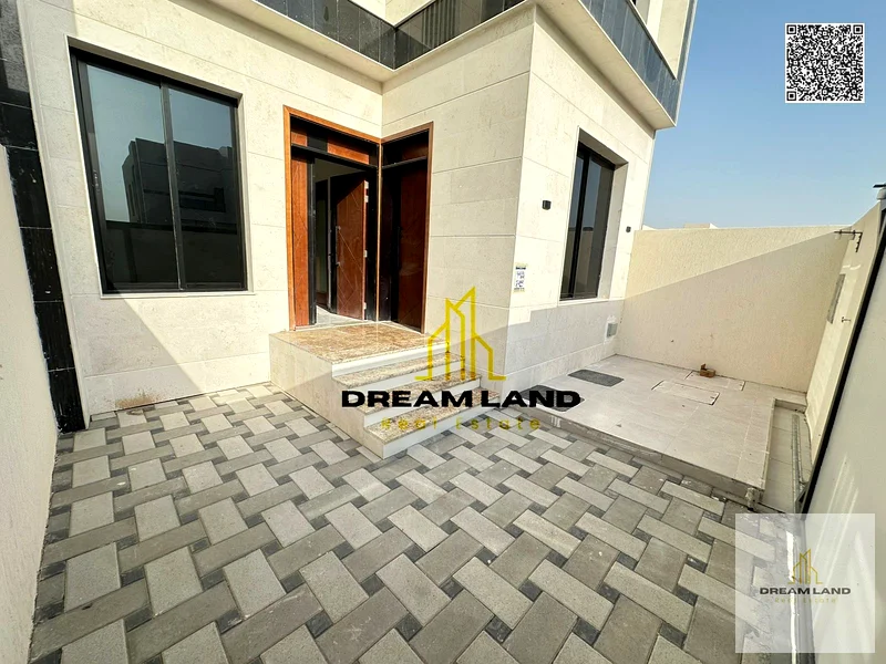 A villa directly from the owner, with personal finishing, on a main street, close to all services, freehold for all nationalities63910312794241112
