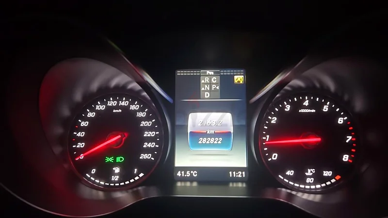 فئة مرسيدس V فئة V250 جي سي سي عرض ممتاز للبيع العاجل بسعر 95 ألف بسعر ثابت63403706615681111
