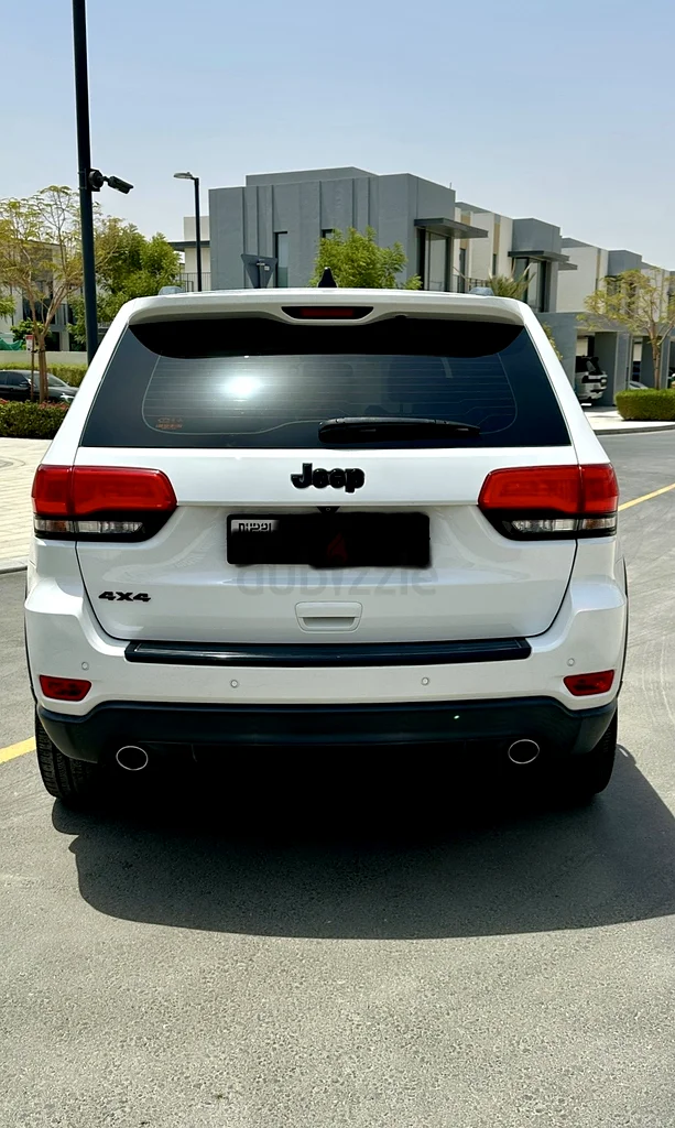 Jeep Grand Cherokee Limited – Apple CarPlay, GCC, Gloss Black Upgrade, Excellent Condition63398607459843114