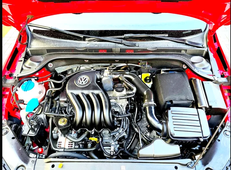 Volkswagen Jetta 2015 | 2.0L - 4 Cylinder | 228,000 Kms | 2 Keys63398576589953111
