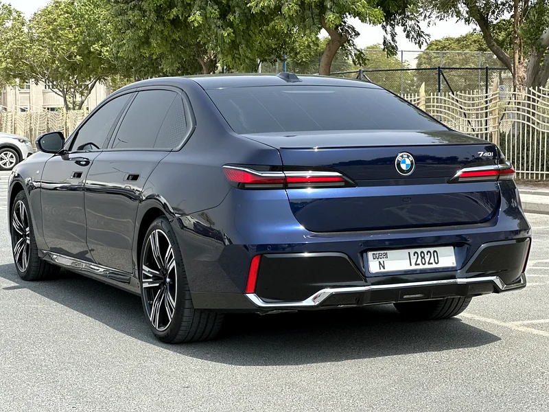 BMW 740i63411930883202112