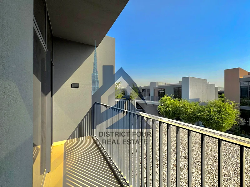 Spacious Layout | 3 bedroom Townhouse | greenest Community | Middle Unit |63699929867010114