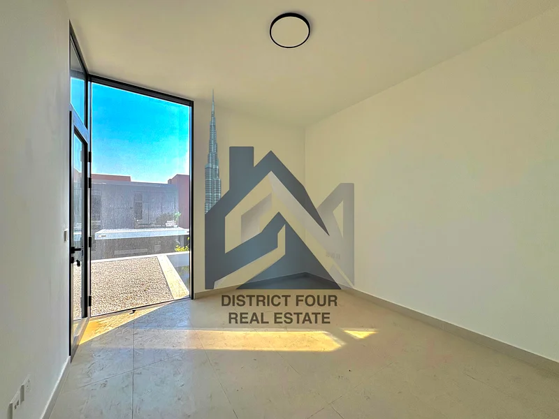 Spacious Layout | 3 bedroom Townhouse | greenest Community | Middle Unit |63699929867010112