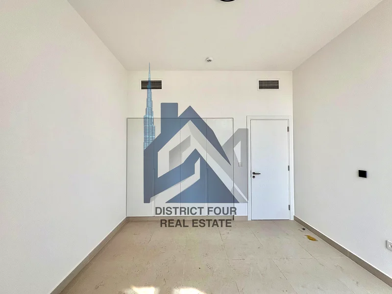 Spacious Layout | 3 bedroom Townhouse | greenest Community | Middle Unit |63699929867010113
