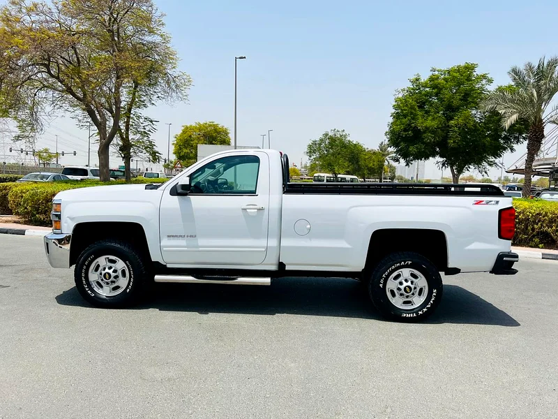 CHEVROLET SILVARADO 2500 HD Z71 OFF ROAD FULL OPTION GCC SINGLE OWNER63398562611841113
