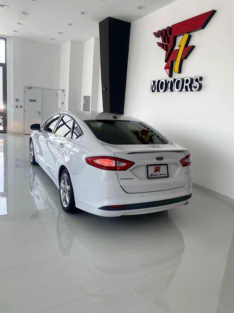 Ford Fusion SE with sunroof, full steering wheel controls, speed limiter, rearview camera. Electric mirrors63406543269121112