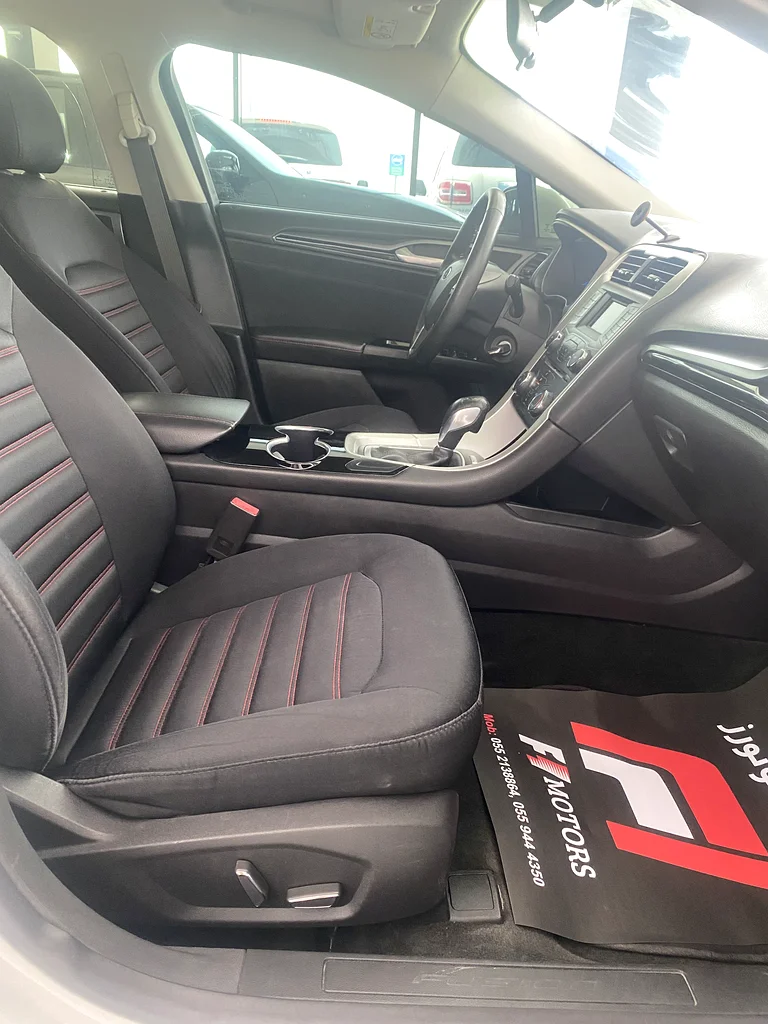 Ford Fusion SE with sunroof, full steering wheel controls, speed limiter, rearview camera. Electric mirrors63406543269121113