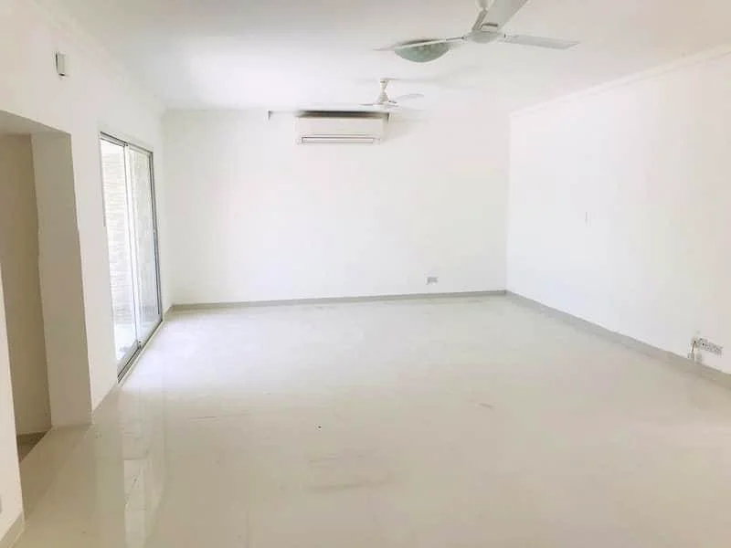 فيلا ممتازة مكونة من 3 غرف نوم مع غرفة خادمة في جميرا63493581330177111