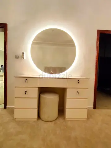 Stylish Modern Vanity Table with Mirror